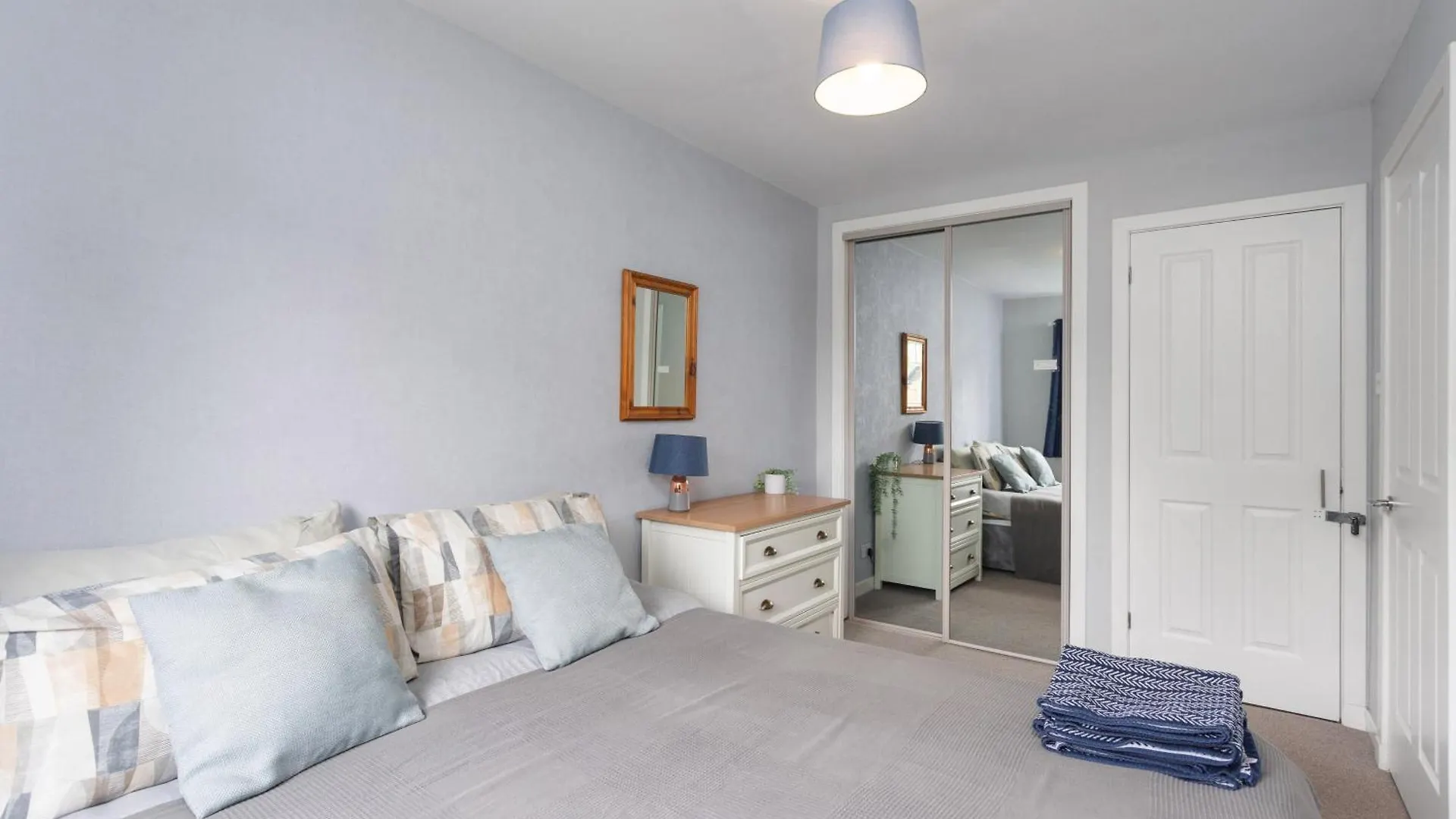 Modern Flat Near Murrayfield Stadium, Sleeps 4 Edimburgo 0*,